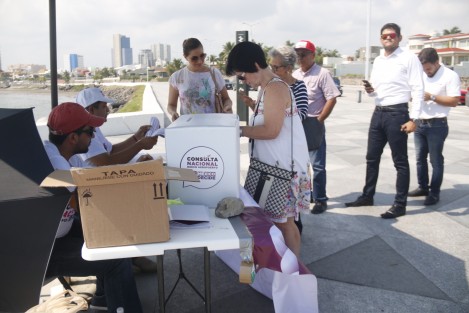 En calma transcurre en Boca del Río, la Consulta Nacional Nuevo Aeropuerto. Hasta el momento no se han registrado incidentes.