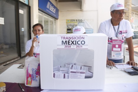 En calma transcurre en Boca del Río, la Consulta Nacional Nuevo Aeropuerto. Hasta el momento no se han registrado incidentes.