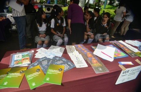 Con diferentes actividades, en el parque Juárez de Xalapa, se informó a niñas y adolescentes sobre la violencia contra las mujeres, cómo detectarla, prevenirla.  