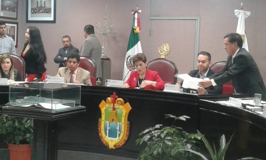 Con cerca de 3 horas de retraso dio inicio la Sesión de la Diputación Permanente. 