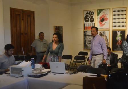 Este viernes, integrantes del Colectivo Familiares Enlaces Xalapa se reunieron con el gobernador electo, Cuitláhuac García Jiménez para acordar el presupuesto que se destinará en su administración a la búsqueda de personas desaparecidas.  