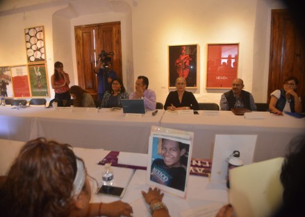 Este viernes, integrantes del Colectivo Familiares Enlaces Xalapa se reunieron con el gobernador electo, Cuitláhuac García Jiménez para acordar el presupuesto que se destinará en su administración a la búsqueda de personas desaparecidas.  