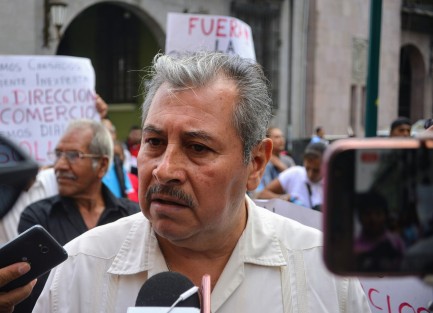Exigen al presidente municipal, Hipólito Rodríguez Herrero que respete los acuerdos y que le diga a la subdirectora de Comercio, Graciela Patricia Gómez Rodríguez que se ponga a trabajar.