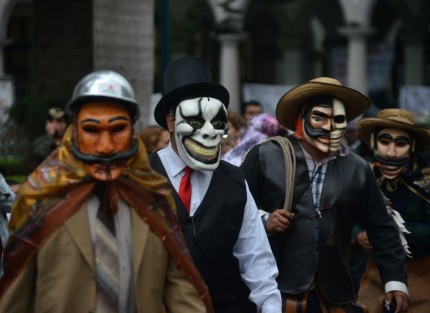 El parque Juárez de la ciudad de Xalapa fue escenario para presentación de la Viejada de Tempoal en Xalapa este como parte de la gira de la comparsa representativa del comité central de comparsas.   