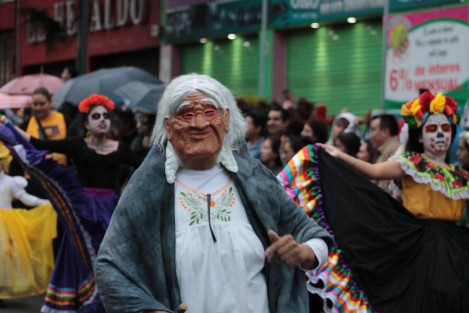 Personajes y música de la película Coco acapararon el desfile este año, haciendo de lado la catrina de Posadas. 