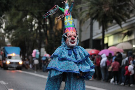 Una delegación del municipio de Teocelo participó con sus danzantes, dándole el toque de tradición al desfile. 