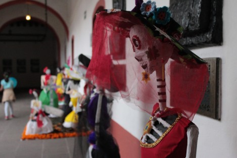 En el Centro Recreativo Xalapeño se encuentra una exposición de catrinas elaboradas en el curso impartido allí mismo. El altar está dedicado al ejemplar xalapeño, Juan Herrera Vázquez, <em>Juanote/em>.  