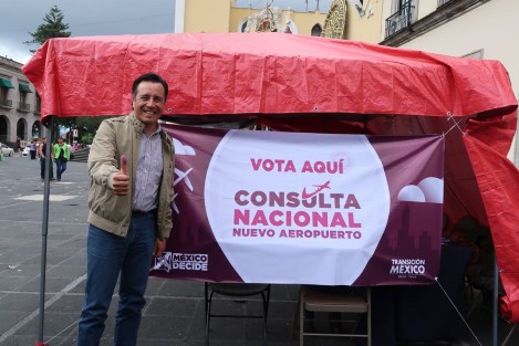 Después de ejercer su voto, el gobernador electo comentó sobre la necesidad de tener una alternativa al aeropuerto de Texcoco, dichas opciones, deben ser <em>menos costosas y sin tanto daño al medio ambiente</em>.