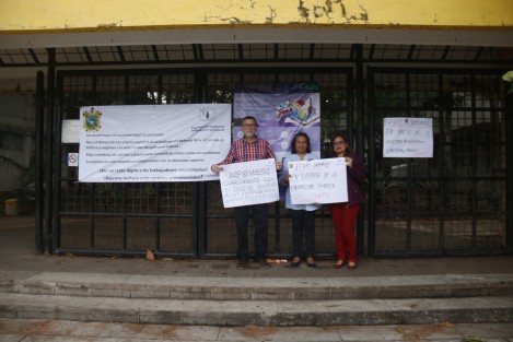 Personal docente y administrativo de la Universidad Veracruzana, se sumó al paro nacional de actividades en defensa de la universidad pública. Exigen al gobierno federal, el pago inmediato de salarios y prestaciones a trabajadores de 6 universidades del país.