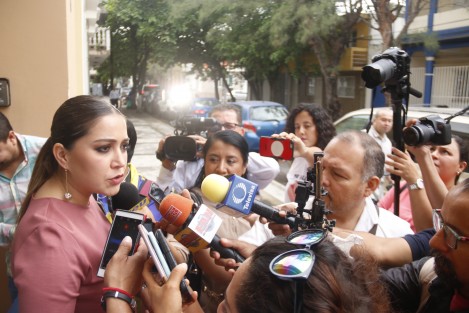 Anilú Ingram Vallines, diputada federal, sostuvo una reunión con integrantes de la Asociación de Agentes Aduanales de Veracruz, para discutir una iniciativa que favorecería a este sector.  