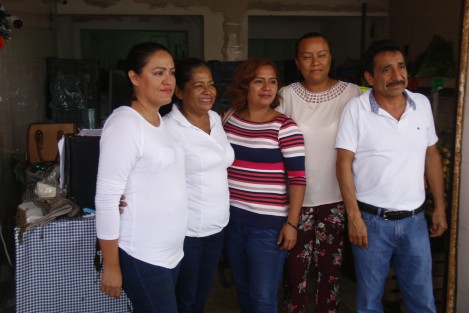 Damnificados por las lluvias en el municipio de Villa Azueta, anunciaron la instalación de 5 centros de acopio en la ciudad de Veracruz. La decisión la tomaron luego de que no han recibido ayuda por parte del gobierno estatal a una semana de la contingencia. 