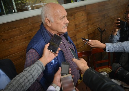  El secretario general del Fesapauv, Enrique Levet Gorozpe, aseguró que la determinación de sumarse al paro nacional en defensa de la universidad pública es con la finalidad de exigir al gobierno federal que asuma su responsabilidad y cubra los adeudos que sostiene con las universidades de Morelos, Zacatecas y Michoacán, entre otras.