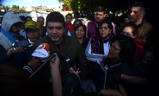EL coordinador de bancada de MORENA, Zenyazen Escobar dijo que la toma del Palacio Legislativo se debe a la desconfianza que ha creado la JUCOPO, al agregar dictámenes de último momento y aprobarlos fuera de la ley, abusando de la mayoría PAN -PRD. 