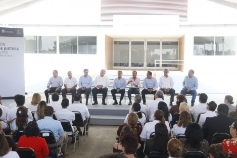 El gobernador Miguel Ángel Yunes Linares, inauguró uno de los Centros Integrales de Justicia. 