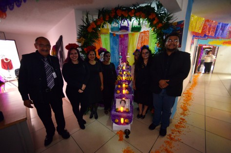Con la participación de empleados y jefes de área se llevó a cabo el concurso de arreglo de oficinas, altares de muertos y disfraces en la Subdirección de Administración Escolar en el centro de Xalapa.  