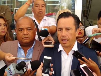 Cuitláhuac García Jiménez, calificó como correcto el que los diputados de su partido hayan tomado las instalaciones del Congreso local para evitar que se consumara lo que calificó como un saqueo al estado. 