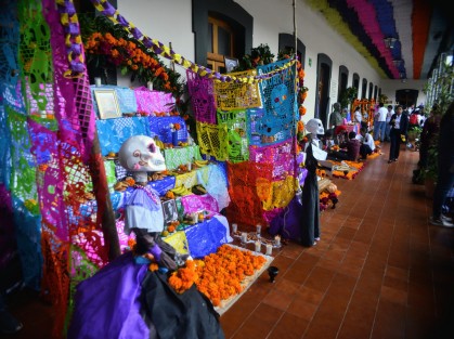 Instituciones de nivel medio superior participaron del concurso de altares y catrinas que se realizó en el Colegio Preparatorio de Xalapa.
