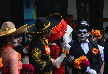 Instituciones de nivel medio superior participaron del concurso de altares y catrinas que se realizó en el Colegio Preparatorio de Xalapa.