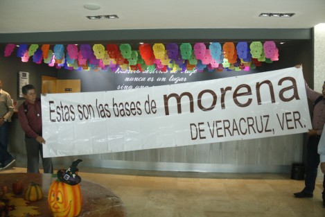 Con la presencia del gobernador electo, Cuitláhuac García, legisladores locales y federales, así como alcaldes de MORENA, dio inicio la Reunión de la Dirigencia Nacional con Representantes Populares.