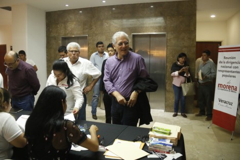 Con la presencia del gobernador electo, Cuitláhuac García, legisladores locales y federales, así como alcaldes de MORENA, dio inicio la Reunión de la Dirigencia Nacional con Representantes Populares.
