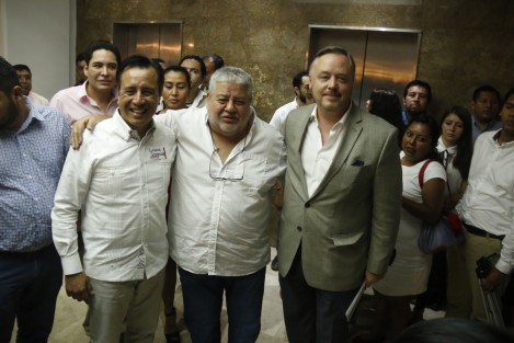 Con la presencia del gobernador electo, Cuitláhuac García, legisladores locales y federales, así como alcaldes de MORENA, dio inicio la Reunión de la Dirigencia Nacional con Representantes Populares.