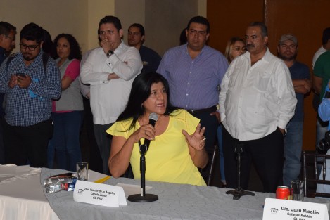 Diputados panistas y perredistas sesionaron presuntamente como Junta de Coordinación Política, en un hotel de Xalapa, acordando convocar a sesión de la permanente para la tarde de este jueves,  donde presuntamente no se abordarán los puntos a que MORENA se ha opuesto. 