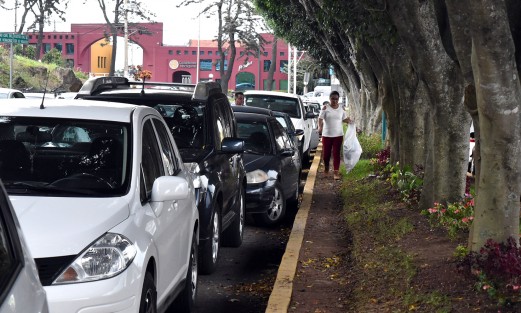 Morenos se hacen responsables de la basura en los alrededores del Palacio Legislativo.  