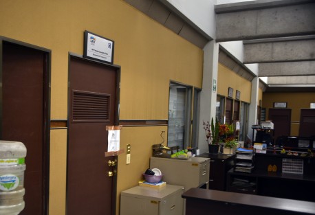Después de que se tomara el Palacio Legislativo, el secretario de este lugar ordenó sellar todas las oficina para que nadie pudiera sellar; fue hasta hoy que algunos  diputados pudieron abrir sus oficinas.
