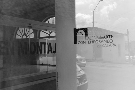 La Galería de Arte Contemporáneo de Xalapa, del IVEC, permanece cerrada este jueves, ante la falta de exposiciones y ni siquiera del tradicional altar, que cada año, con temática cultural se instalaba en este espacio.  Ni de Pitol se acordaron.