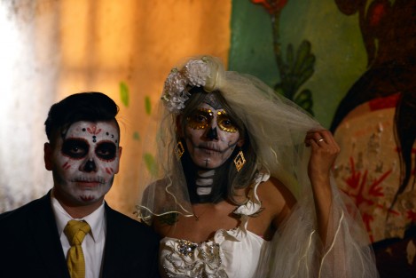 En el municipio de Naolinco se llevó a cabo la tradicional noche de La Cantada, misma que consiste en visitar las casas donde se han elaborado los altares y entonar allí los cantos de alabanzas. 