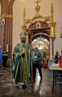 En su homilía dominical, el arzobispo de Xalapa, Hipólito Reyes, hizo ver a los feligreses cuán mejores serían las cosas si se siguieran los 10 mandamientos, de los cuales el más importante es el amor a Dios y a los semejantes. 