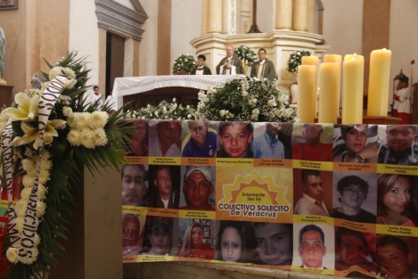 El obispo de Veracruz, Luis Felipe Gallardo Martín del Campo, ofició la eucaristía dominical en memoria de personas desaparecidas. A la misa, que se realizó en la Catedral de Nuestra Señora de la Asunción, asistieron integrantes del Colectivo Solecito Veracruzano. 