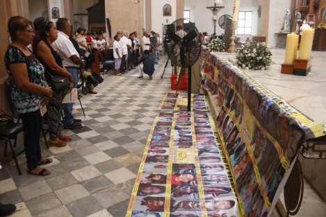 El obispo de Veracruz, Luis Felipe Gallardo Martín del Campo, ofició la eucaristía dominical en memoria de personas desaparecidas. A la misa, que se realizó en la Catedral de Nuestra Señora de la Asunción, asistieron integrantes del Colectivo Solecito Veracruzano. 