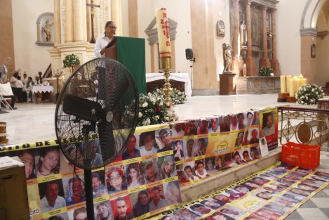 El obispo de Veracruz, Luis Felipe Gallardo Martín del Campo, ofició la eucaristía dominical en memoria de personas desaparecidas. A la misa, que se realizó en la Catedral de Nuestra Señora de la Asunción, asistieron integrantes del Colectivo Solecito Veracruzano. 