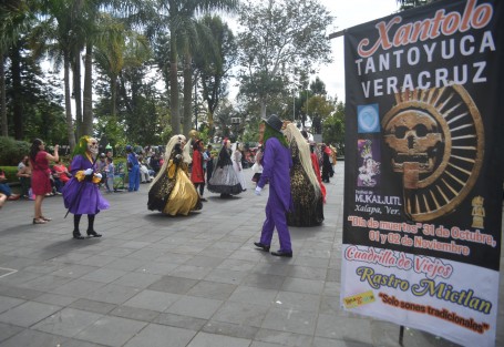 Danzantes de la región de Tantoyuca fueron invitados por el ayuntamiento de Xalapa para mostrar un poco de las tradiciones que se viven en aquel lugar, para los que no pudieron salir de la ciudad  