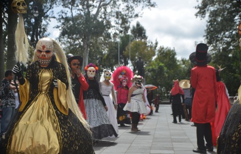 Danzantes de la región de Tantoyuca fueron invitados por el ayuntamiento de Xalapa para mostrar un poco de las tradiciones que se viven en aquel lugar , para los que no pudieron salir de la ciudad.