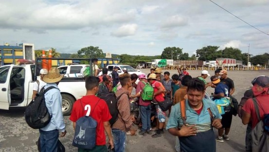  Unos tres mil migrantes han cruzado entre el sábado y el domingo por la zona centro en busca de llegar hacia el estado de Puebla.