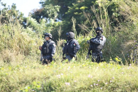 Después de 2 años de iniciar las gestiones para ingresar a los terrenos del kilómetro 13.5 en busca de fosas clandestinas, este día los integrantes de algunos colectivos pasaron acompañados de elementos de la PGR y Derechos Humanos.  