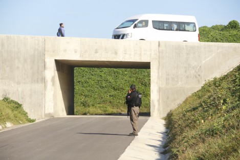 Después de 2 años de iniciar las gestiones para ingresar a los terrenos del kilómetro 13.5 en busca de fosas clandestinas, este día los integrantes de algunos colectivos pasaron acompañados de elementos de la PGR y Derechos Humanos.  