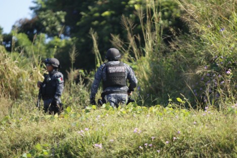 Después de 2 años de iniciar las gestiones para ingresar a los terrenos del kilómetro 13.5 en busca de fosas clandestinas, este día los integrantes de algunos colectivos pasaron acompañados de elementos de la PGR y Derechos Humanos.  