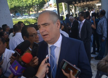 Diputados electos, federales, alcaldes y distintos personajes de la política se dieron cita en la sesión solemne de la XLV legislatura.