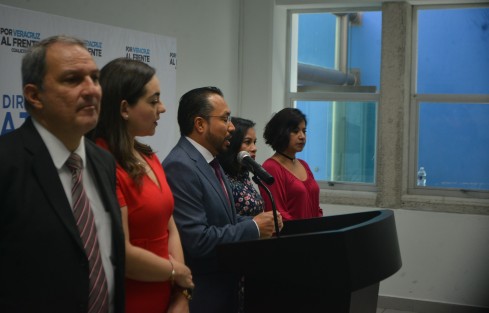 El dirigente interino del Comité Directivo Estatal del Partido Acción Nacional (PAN), Omar Guillermo Miranda Romero criticó la postura de los legisladores de Morena a quienes acusó de haber privilegiado sus intereses políticos, no importándoles dejar sin representación en la mesa directiva a las mujeres que integran la LXV Legislatura del estado.