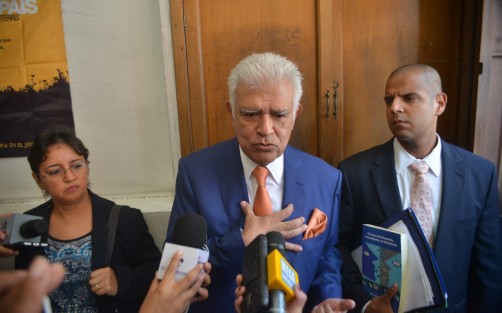 El abogado Jorge Reyes Peralta acudió a la Comisión Estatal de Derechos Humanos en representación de Aguirre Garza, quien se encuentra recluido en el penal de Pacho Viejo, y quien a decir de su esposa y el abogado, ha sufrido tortura sicológica y física en aquel lugar.