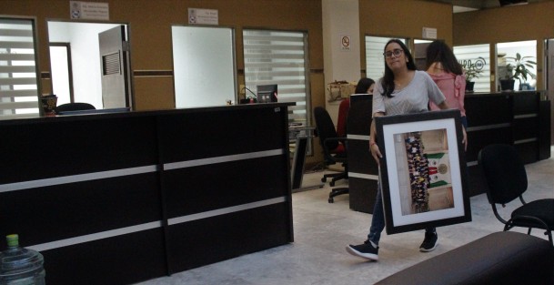 Se continúa haciendo talacha en el Palaco Legislativo. En algunas oficinas de diputando arreando las fotos de la pasada legislatura.  
