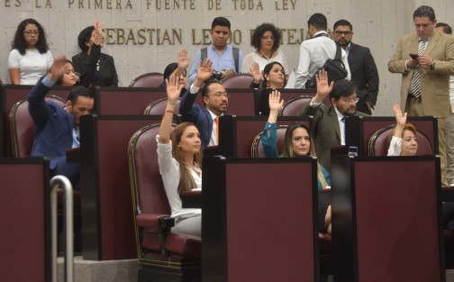 Muy corta la primera sesión de la LXV de Veracruz, donde se presentó a los grupos legislativos en que se dividirá la misma, con la novedad que Morena tendrá dos grupos.  