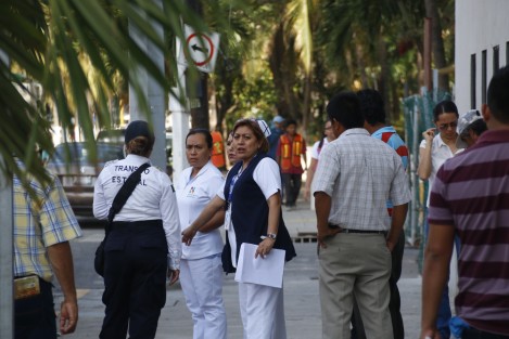 Trabajadores del Hospital Pediátrico y del Hospital de Alta Especialidad y familiares de pacientes, se inconformaron por el operativo de grúas implementado sobre la avenida 20 de Noviembre, pues lo consideran arbitrario.