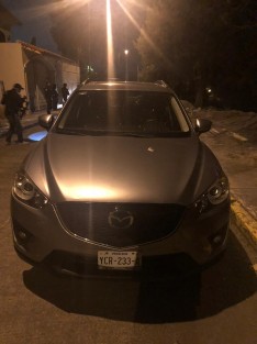 En un vehículo Mazda de color gris YCR-233-A, fue hallado estacionado en la calle Ameyal del Fraccionamiento Palmeras de la colonia Barrio Nuevo de Orizaba, fue hallado sin vida un sujeto apodado El Richi, quien presuntamente fue el autor material del asesinato de la hija de la diputada federal por MORENA.  