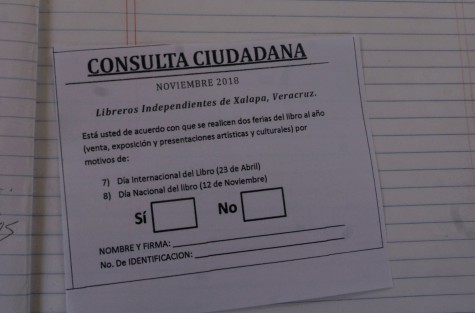 Además hicieron una consulta ciudadana en la plaza Lerdo.

