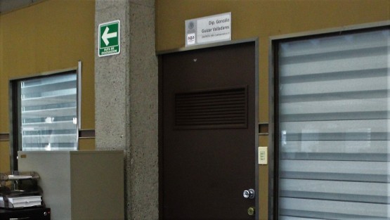 Oficinas de diputados de todos los colores de la LXV Legislatura, permanecen cerradas. Algunos se preocupan porque aún no hay quie reciba los oficios.  