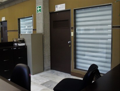 Oficinas de diputados de todos los colores de la LXV Legislatura, permanecen cerradas. Algunos se preocupan porque aún no hay quien reciba los oficios.  